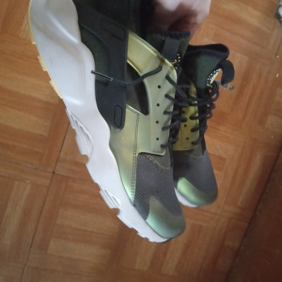 Nike shoes - Picture 2 of 5